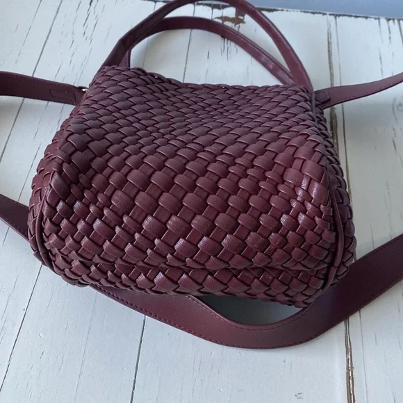 Moda Luxe Elegant Burgundy Woven Faux Leather Satchel - Picture 4 of 9